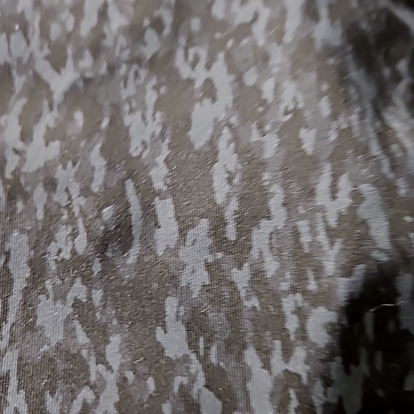 Women's Lululemon Wonder Under Black Grey Multiprint Size 18 EUC - Picture 4 of 6